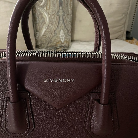 Givenchy Med Antigona Bag in Grained Leather - Picture 2 of 8